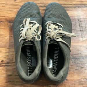 EUC LIKE NEW NO BULL SHOES